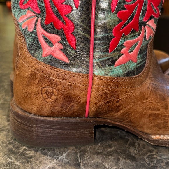 Ariat Floral Cowgirl Boots women size 9 - Picture 2 of 3